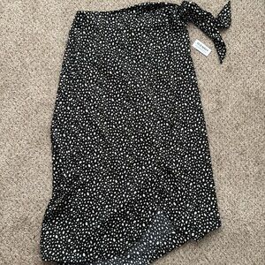 ✨NWT: Old Navy - Black and White Polka Dot Midi Wrap Skirt